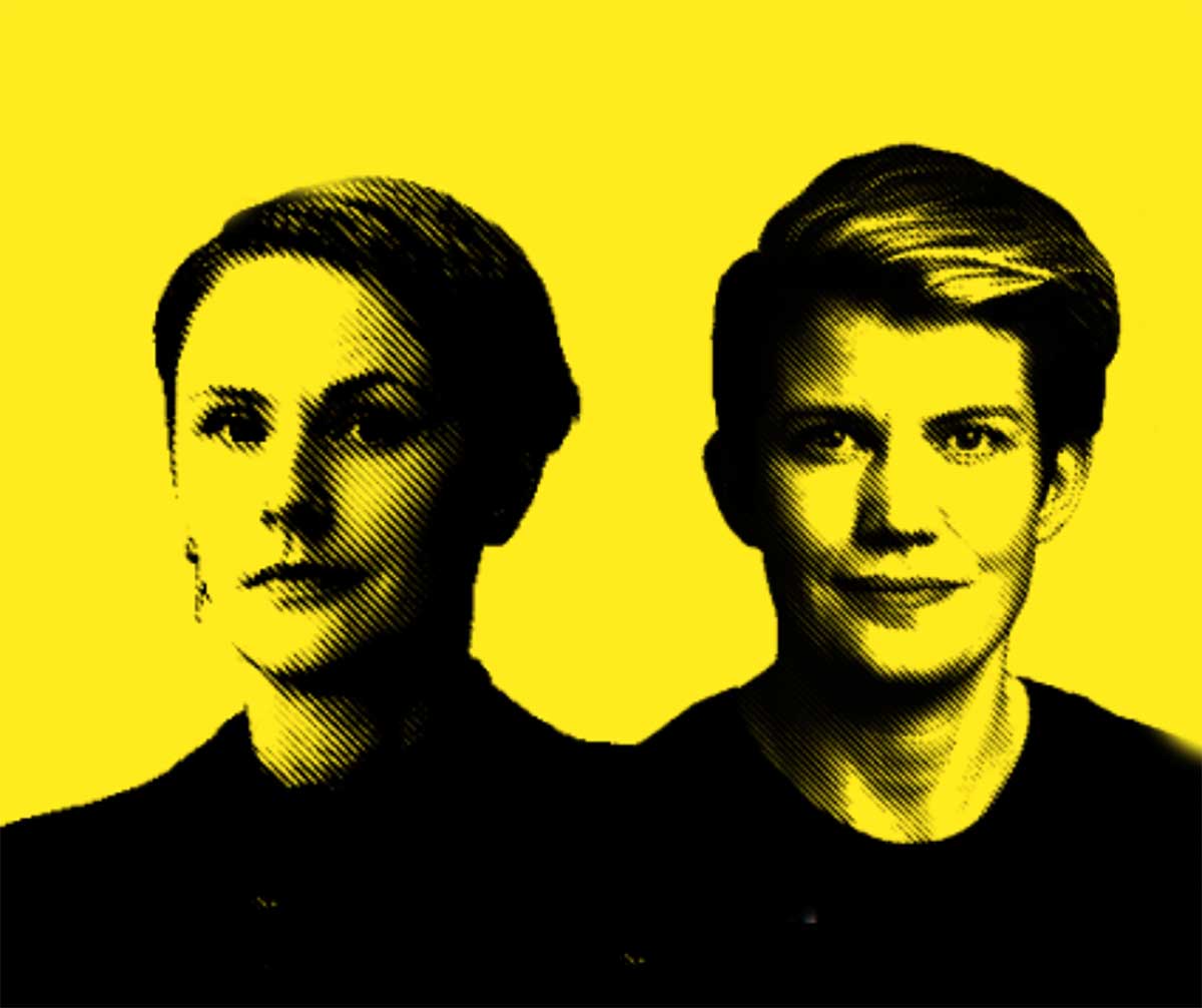 Porträtt på två ansikten med gul bakgrund